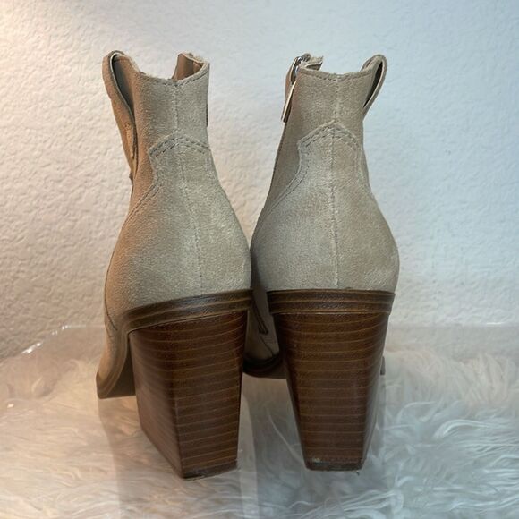 Vince Camuto Gredile Women's Suede Ankle boot | Tan | size 7.5 - Picture 3 of 9